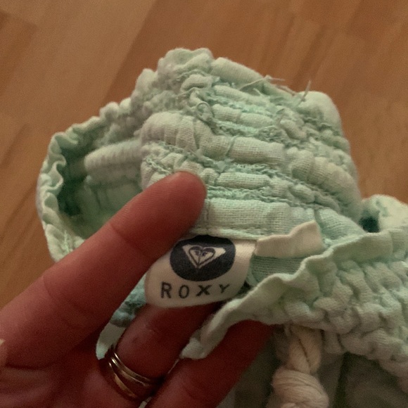 Teal Roxy capris - Picture 2 of 3